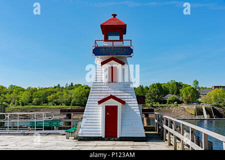 Le phare de St Stephan sur la jetée sur la rivière Sainte-Croix directement en face de Calais (Maine). Banque D'Images