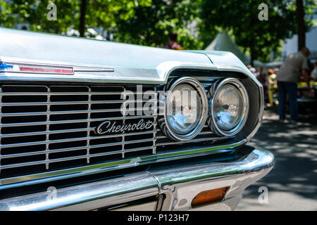 Berlin, Allemagne- juin 09, 2018 : CHEVROLET/la conception de détail et le logo / nom de marque libre à Berlin pour un événement automobile Oldtimer Banque D'Images