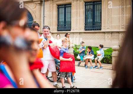 Pillow fight public pour lutter contre la maladie de Parkinson, la Ville de Luxembourg, Luxembourg Banque D'Images