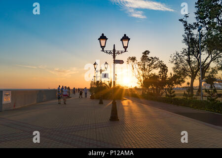 Sotchi, Russia-June 9, 2018 : le front de Sotchi dans le coucher du soleil Banque D'Images