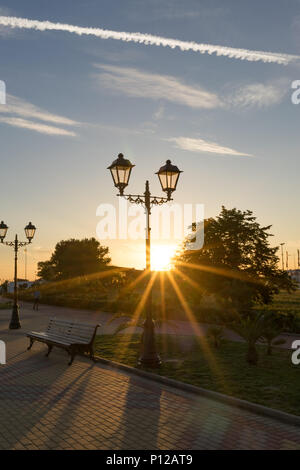 Sotchi, Russia-June 9, 2018 : le front de Sotchi dans le coucher du soleil Banque D'Images