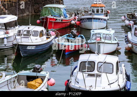 Petits bateaux de pêche amarrés dans Rozel Bay. Jersey, Channel Islands Banque D'Images