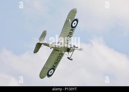 1937 Hawker Demon volant à la volée à l'Airshow Marine Shuttleworth le 3 juin 2018 Banque D'Images