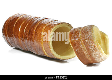 Baumstriezel (le champagne) isolé sur fond blanc Banque D'Images