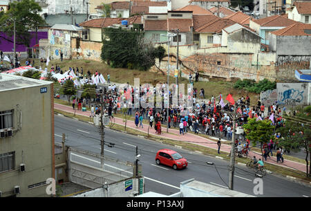 SAO PAULO, BRASIL - Mai 22, 2016 Chine : mars contre le président par intérim Michel Temer au Largo da Batata, Pinheiros, São Paulo. Temer's Banque D'Images
