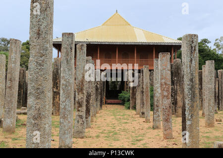 Vestiges de l'insolente Palace (Lovamahapaya) dans l'ancienne ville Anuradhapura, Sri Lanka Banque D'Images