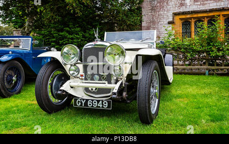 Voiture de sport vintage luxe blanc prises dans Puddletown, Dorset, UK, le 10 juin 2018 Banque D'Images