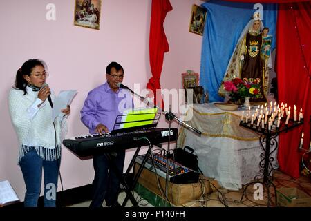 Chorus- Fiestas de Santa Rosa deLima dans SANTA ROSA ' Las Huaringas ' - HUANCABAMBA.. .Département de Piura au Pérou Banque D'Images