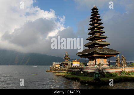 Pura Ulun Danu Temple hindou antique à Bali, Indonésie Banque D'Images