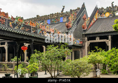 Décoration sur toit salle de loisirs du clan Chen, Guangzhou, Chine Banque D'Images