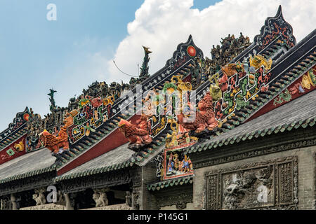 Décoration sur toit salle de loisirs du clan Chen, Guangzhou, Chine Banque D'Images