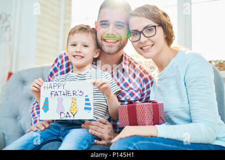 Portrait de famille sur les Pères jour Eve Banque D'Images