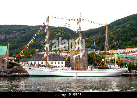 Course des grands voiliers 2008. Bergen, Norvège - août 2008. Cuauhtemoc Mexicain, trois mâts barque. Haakonshallen. Banque D'Images