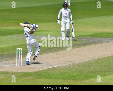 Manchester UK 11 juin 2018 Neil Wagner (Essex) tire au cours de ses manches de 29 contre Lancashire le troisième jour de match de championnat contre le comté d'Essex. Crédit : John Fryer/Alamy Live News Banque D'Images