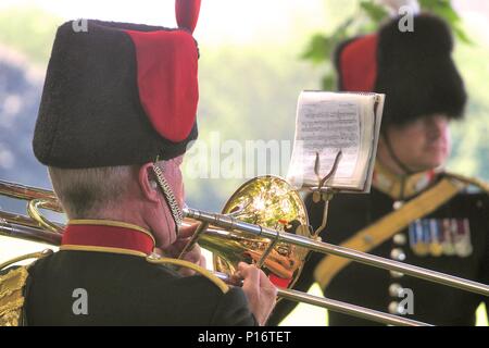 London.UK.11 juin 2018. La Troupe du Roi Royal Horse Artillery fire une salve de 41 tour d'honneur du duc d'Édimbourg 97e anniversaire à Hyde Park. © Brian Minkoff/Alamy live news Banque D'Images