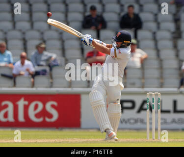 Unis Old Trafford, Manchester, Royaume-Uni. 11 Juin, 2018. Championnat de cricket du comté de Specsavers, Lancashire et Essex ; Neil Wagner, de l'Essex frappe la balle pour un six sur son chemin à une batte de 29 Crédit : exécute Plus Sport Action/Alamy Live News Banque D'Images