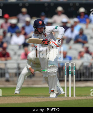 Unis Old Trafford, Manchester, Royaume-Uni. 11 Juin, 2018. Championnat de cricket du comté de Specsavers, Lancashire et Essex ; Simon Harmer d'Essex sur son chemin à une note de 29 Crédit : exécute Plus Sport Action/Alamy Live News Banque D'Images