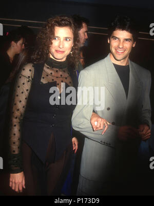 CENTURY CITY, CA - 03 OCTOBRE : (L-R) L'actrice Mimi Rogers et mari producteur Chris Ciaffa assister à 'La Rapure' siècle City Premiere le 3 octobre 1991 à Cineplex Odeon Cinemas Century Plaza à Century City, Californie. Photo de Barry King/Alamy Stock Photo Banque D'Images