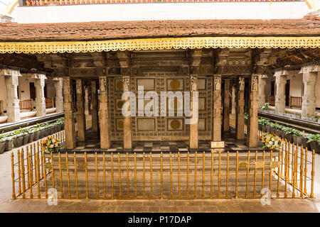 Temple principal et couvert d'or, le Sri Dalada Maligawa (Temple de la Dent sacrée du Bouddha), Kandy, Sri Lanka. Juillet 2017 Banque D'Images