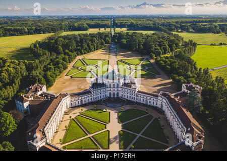 Vue aérienne de la Palazzina di Caccia di Stupinigi, une des résidences de la Maison Royale de Savoie en Italie du nord, une partie de la liste des sites du patrimoine mondial de l'UNESCO, situé près de Turin (Photo par Alessandro Bosio/Pacific Press) Banque D'Images