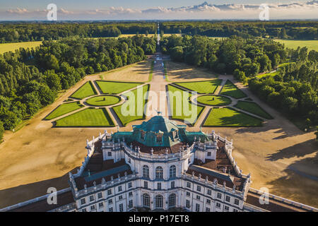 Vue aérienne de la Palazzina di Caccia di Stupinigi, une des résidences de la Maison Royale de Savoie en Italie du nord, une partie de la liste des sites du patrimoine mondial de l'UNESCO, situé près de Turin (Photo par Alessandro Bosio/Pacific Press) Banque D'Images