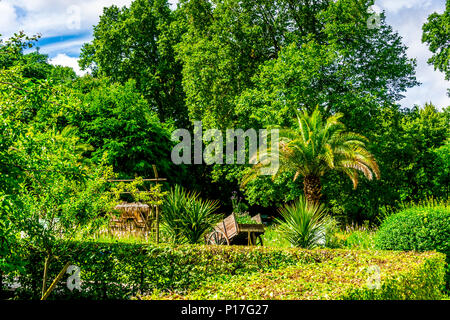 Le Parc de Bercy est un grand parc varié à Paris, en France Banque D'Images