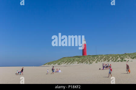 Les gens sur la plage de l'île de Texel, Pays-Bas Banque D'Images
