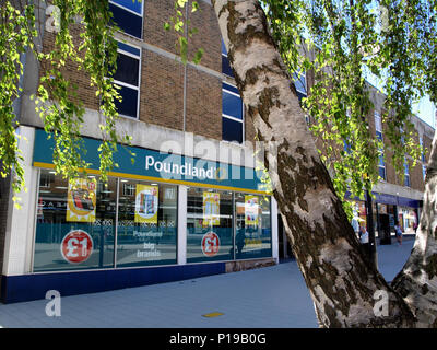 Poundland dans Bitterne Village Shopping Precinct, Bitterne, Southampton, UK Banque D'Images