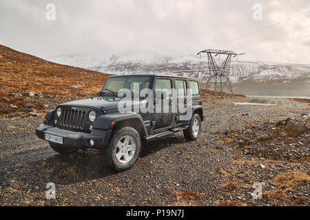 Jeep Wrangler sur terrain islandais Banque D'Images