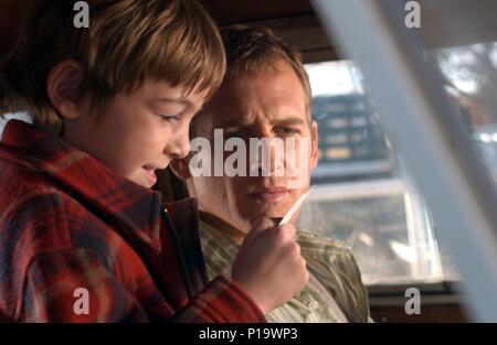 Titre original : autour du coude. Titre en anglais : autour du coude. Directeur de film : JORDAN ROBERTS. Année : 2004. Stars : JOSH LUCAS ; JONAH BOBO. Credit : WARNER BROS. / JACOBS, Neil / Album Banque D'Images