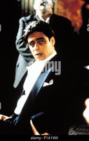 Titre original : les funérailles. Titre en anglais : LES FUNÉRAILLES. Directeur : Film d'Abel Ferrara. Année : 1996. Stars : Benicio DEL TORO. Credit : TRI STAR PHOTOS / Album Banque D'Images