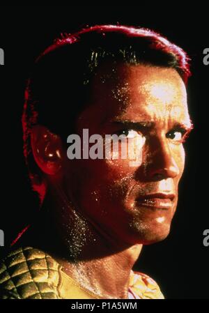 Titre original : THE RUNNING MAN. Titre en anglais : L'HOMME QUI COURT. Directeur du film : Paul Michael Glaser. Année : 1987. Stars : Arnold Schwarzenegger. Credit : TRI STAR PHOTOS / Album Banque D'Images