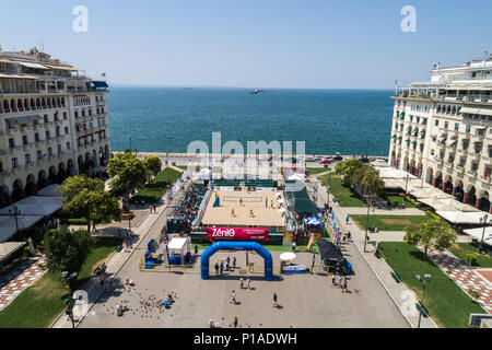 Thessaloniki - Grèce Le 9 juin 2018 : Vue aérienne du stade pendant le championnat hellénique Beach Volley Masters 2018 à la place Aristotelous. L'AERI Banque D'Images