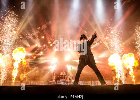 La Suède, Solvesborg - June 09, 2017. Le groupe de power metal allemand Edguy effectue un concert live au cours de la fête de la musique suédoise Sweden Rock Festival 2017 Dans Blekinge. Ici le chanteur Tobias Sammet est vu sur scène. (Photo crédit : Gonzales Photo - Terje Dokken). Banque D'Images