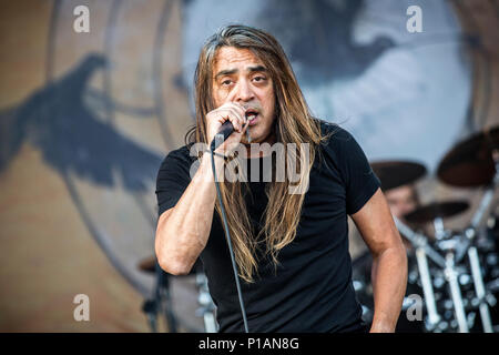 La Suède, Solvesborg - 8 juin 2017. Le groupe de metal progressif américain Fates Warning effectue un concert live au cours de la fête de la musique suédoise Sweden Rock Festival 2017 Dans Blekinge. Ici le chanteur Ray Alder est vu sur scène. (Photo crédit : Gonzales Photo - Terje Dokken). Banque D'Images