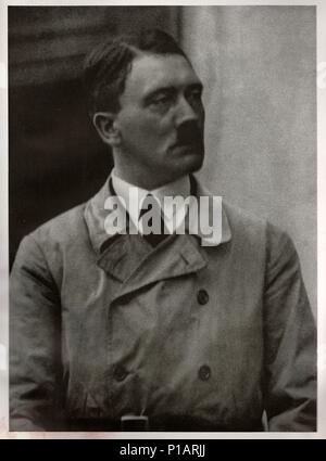 Allemagne - 1926 : Portrait d'Adolf Hitler, chef de l'Allemagne nazie. La reproduction de photos anciennes. Banque D'Images