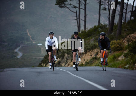 Les cyclistes sur route Cyclisme Hommes Banque D'Images