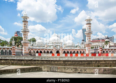 Kuala Lumpur/Malaisie - le 29 novembre 2014 : La Mosquée mosquée Jamek dans le centre de Kuala Lumpur. Banque D'Images