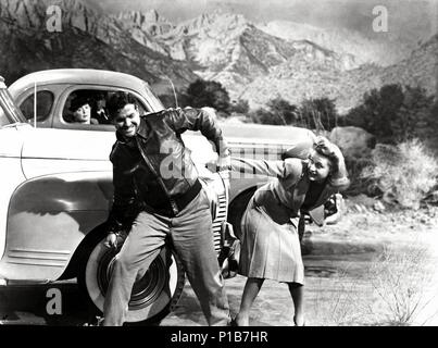 Titre original : SABOTEUR. Titre en anglais : SABOTEUR. Film Réalisateur : Alfred Hitchcock. Année : 1942. Stars : PRISCILLA LANE, ROBERT CUMMINGS. Credit : UNIVERSAL PICTURES / Album Banque D'Images