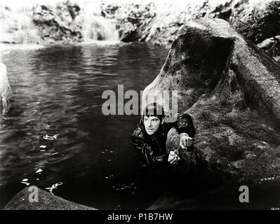 Titre original : SABOTEUR. Titre en anglais : SABOTEUR. Film Réalisateur : Alfred Hitchcock. Année : 1942. Stars : Robert Cummings. Credit : UNIVERSAL PICTURES / Album Banque D'Images