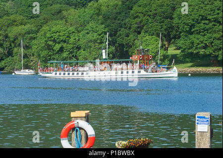 MV. Sarcelle, un des bateaux à vapeur utilisé comme plaisir cruisers sur Windermere, accostage à Lakeside, Lake District, Cumbria, Royaume-Uni. Site du patrimoine mondial de l'UNESCO. Banque D'Images