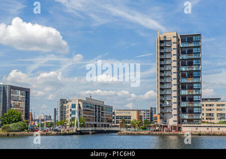 Bureaux et appartements à Cardiff Bay Banque D'Images