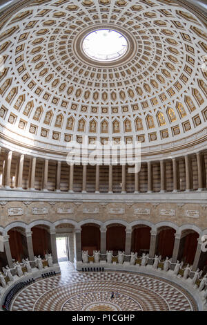 11 juin 2018, l'Allemagne, Kelheim : la rénovation de la Befreiungshalle (lit. Hall de libération) est presque terminée. Le roi Louis I de Bavière ordonna la construction de la salle de la libération. La rotonde est destinée à rappeler à des batailles victorieuses contre Napoléon au cours des guerres de libération de 1813 à 1815. Le bâtiment a été achevé en 1863. Photo : Armin Weigel/dpa Banque D'Images