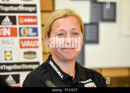 Newport, Pays de Galles, Royaume-Uni. 11 Juin, 2018. Conférence de presse du pays de Galles, stade municipal de Newport, Newport, 11/6/18 : Jayne Ludlow donne sa conférence de presse avant la qualification de la Coupe du Monde contre la Russie Crédit : Andrew Dowling/photographie influents/Alamy Live News Banque D'Images