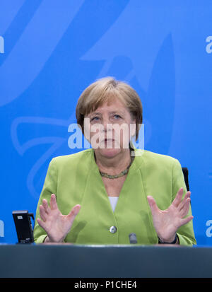 Berlin, Allemagne. 11 Juin, 2018. La chancelière allemande, Angela Merkel, fournit une déclaration au cours d'une conférence de presse après sa rencontre avec les présidents et -les femmes de la finance internationale, les organisations de l'économie et à la Chancellerie fédérale. Photo : Bernd von Jutrczenka/dpa dpa : Crédit photo alliance/Alamy Live News Banque D'Images