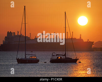 Queenborough, Kent, UK. 11 Juin, 2018. Météo France : le coucher du soleil à Queenborough, Kent. Credit : James Bell/Alamy Live News Banque D'Images