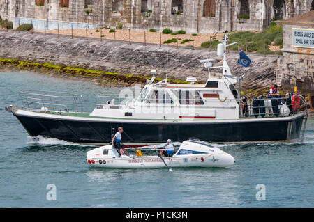 Portsmouth, Royaume-Uni. 11 Juin, 2018. Grandad's de l'Atlantique sont deux intrepid Senior citizen (ex-armée) rameurs novices, visant à montrer à la jeune génération comment c'est fait dans le prochain défi Atlantique Whisky Talisker. Crédit : Neil Watkin / Alamy Live News Banque D'Images