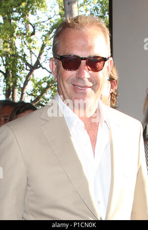 Los Angeles, CA, USA. 11 Juin, 2018. Kevin Costner à la première de Yellowstone au Paramount Studios à Los Angeles, Californie le 11 juin 2018. Credit : Faye Sadou/media/Alamy Punch Live News Banque D'Images