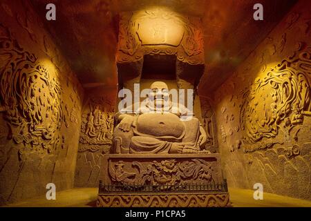 Le Sichuan, Shanghai, Chine. 12 Juin, 2018. Le Sichuan, Chine- Grand Bouddha de Leshan est l'attraction principale de Grand Bouddha de Leshan Scenic Area, qui a été inscrit comme site du patrimoine mondial par l'UNESCO en 1996 en même temps que le mont Emei. Situé à la jonction de la rivière Minjiang, rivière Dadu et Qingyi River dans le sud-ouest de la province chinoise du Sichuan, Grand Bouddha de Leshan est assis face à Changsha City de l'autre côté de la rivière et c'est la plus grande falaise rock sculpture statue du Bouddha Maitréya dans le monde. Crédit : SIPA Asie/ZUMA/Alamy Fil Live News Banque D'Images