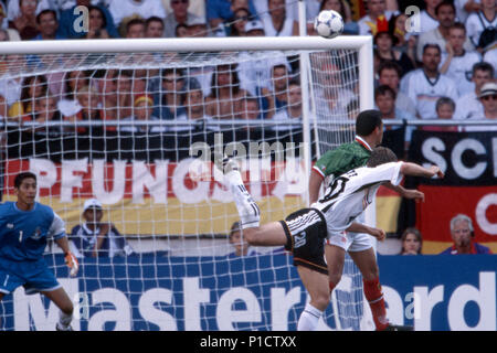 Oliver BIERHOFF, droite, GER, a marqué le but à 1 : 1, action, série de 16 Allemagne (GER) - Mexique (MEX) 2 : 1 (0 : 0, à la Coupe du Monde de Football 1998 en France | dans le monde d'utilisation Banque D'Images